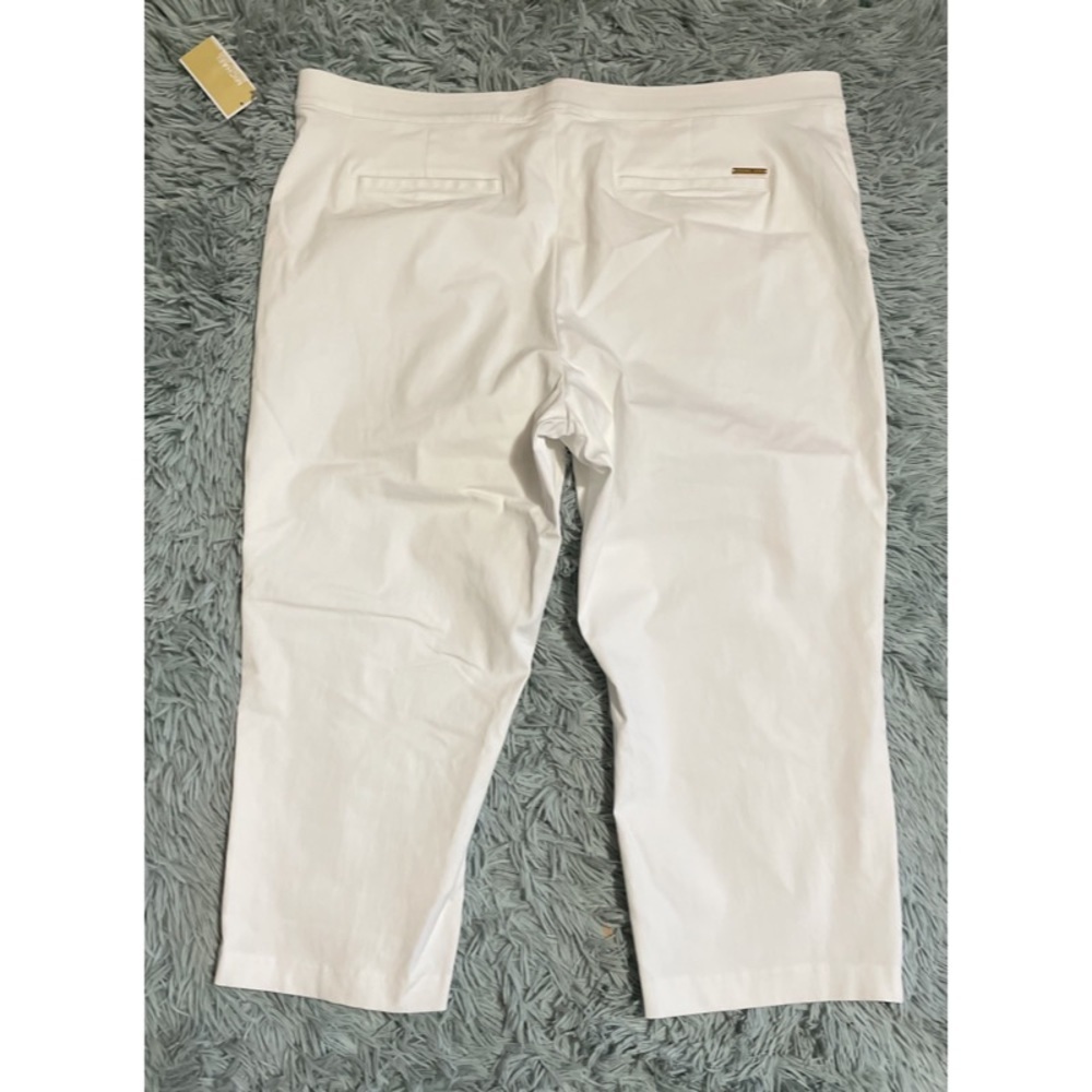 Seamed Pull On Capri - Picture 6 of 9